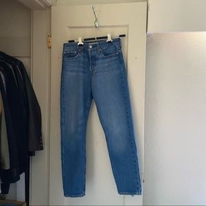 Levi’s premium wedgie ankle in like new condition.